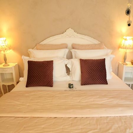 Lamanon Maison D'Hotes "Les Ecuries Du Mas" מראה חיצוני תמונה