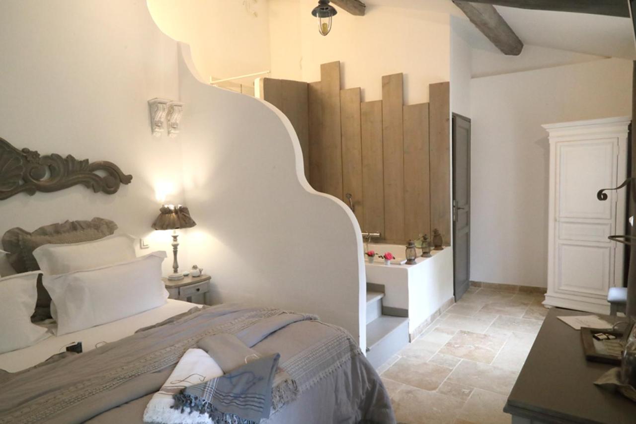 Lamanon Maison D'Hotes "Les Ecuries Du Mas" מראה חיצוני תמונה