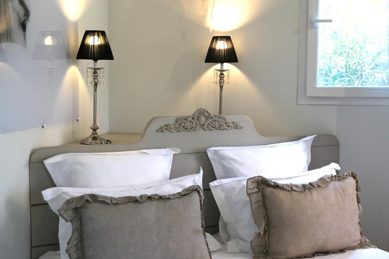 Lamanon Maison D'Hotes "Les Ecuries Du Mas" מראה חיצוני תמונה