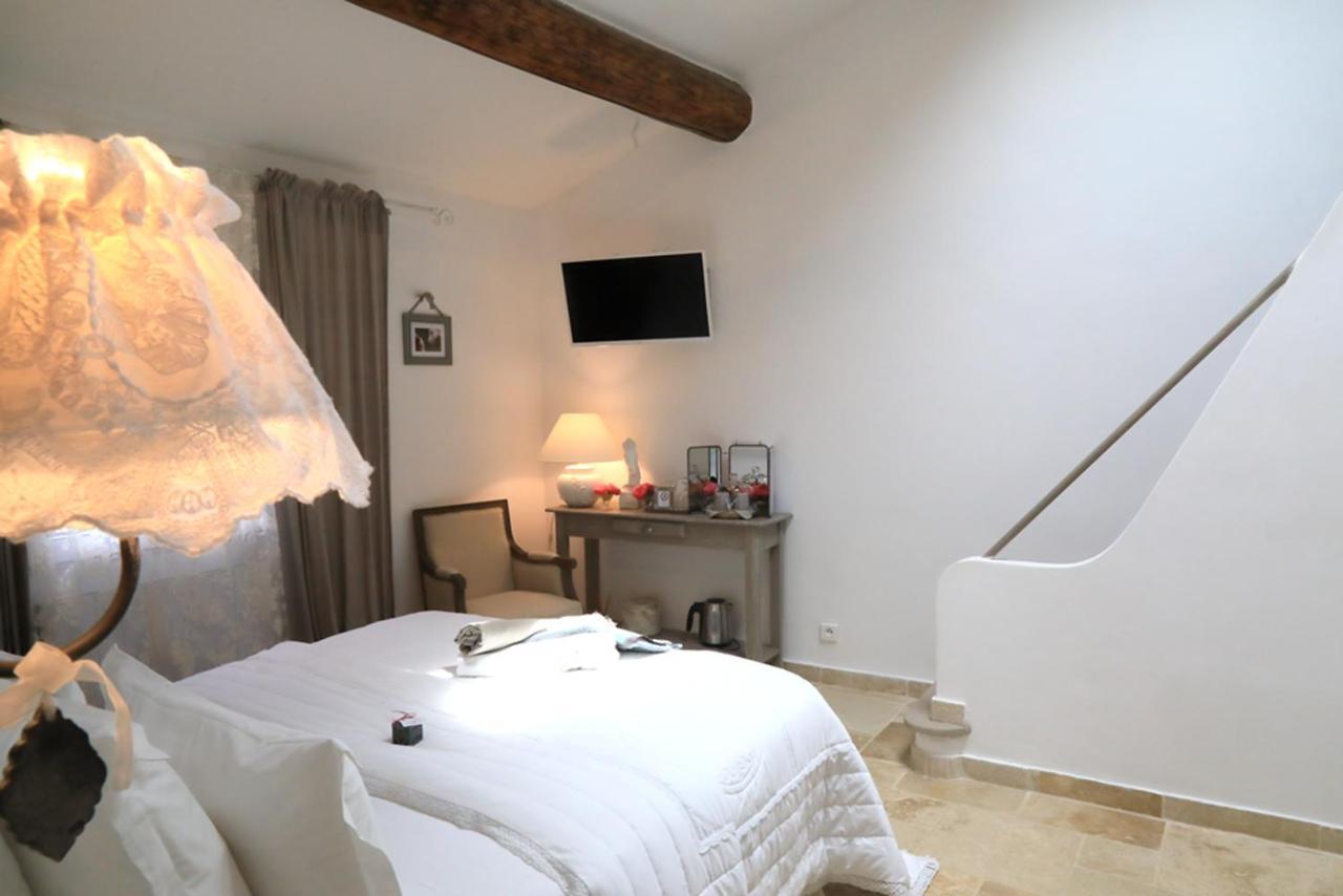 Lamanon Maison D'Hotes "Les Ecuries Du Mas" מראה חיצוני תמונה