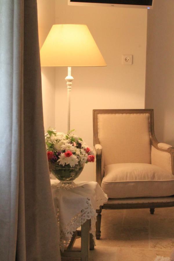 Lamanon Maison D'Hotes "Les Ecuries Du Mas" מראה חיצוני תמונה